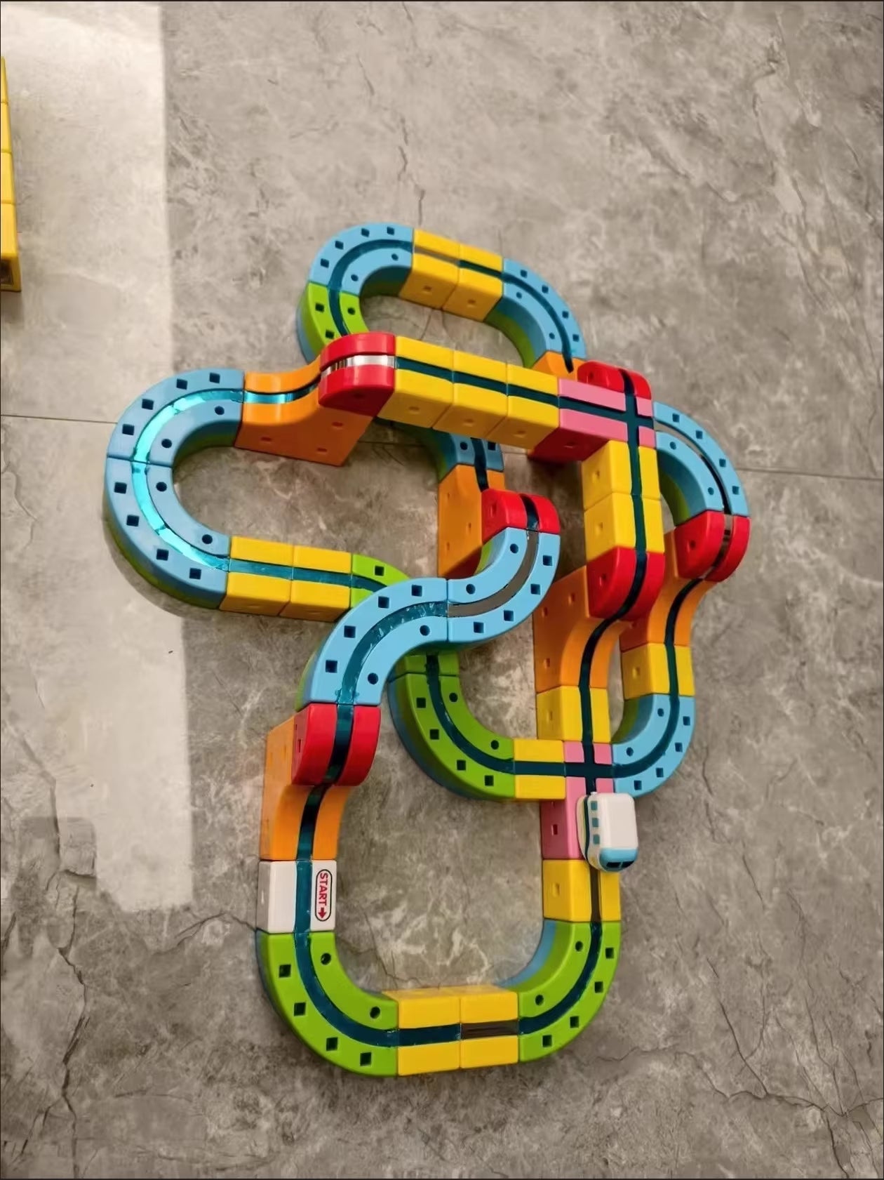 Anti-Gravity Magnetic Train Track Set – Electric STEM Railway Toy for Kids